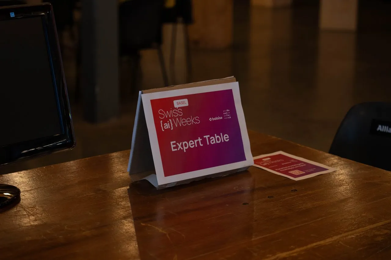 Ein Tischschild «Expert Table» der Swiss AI Weeks