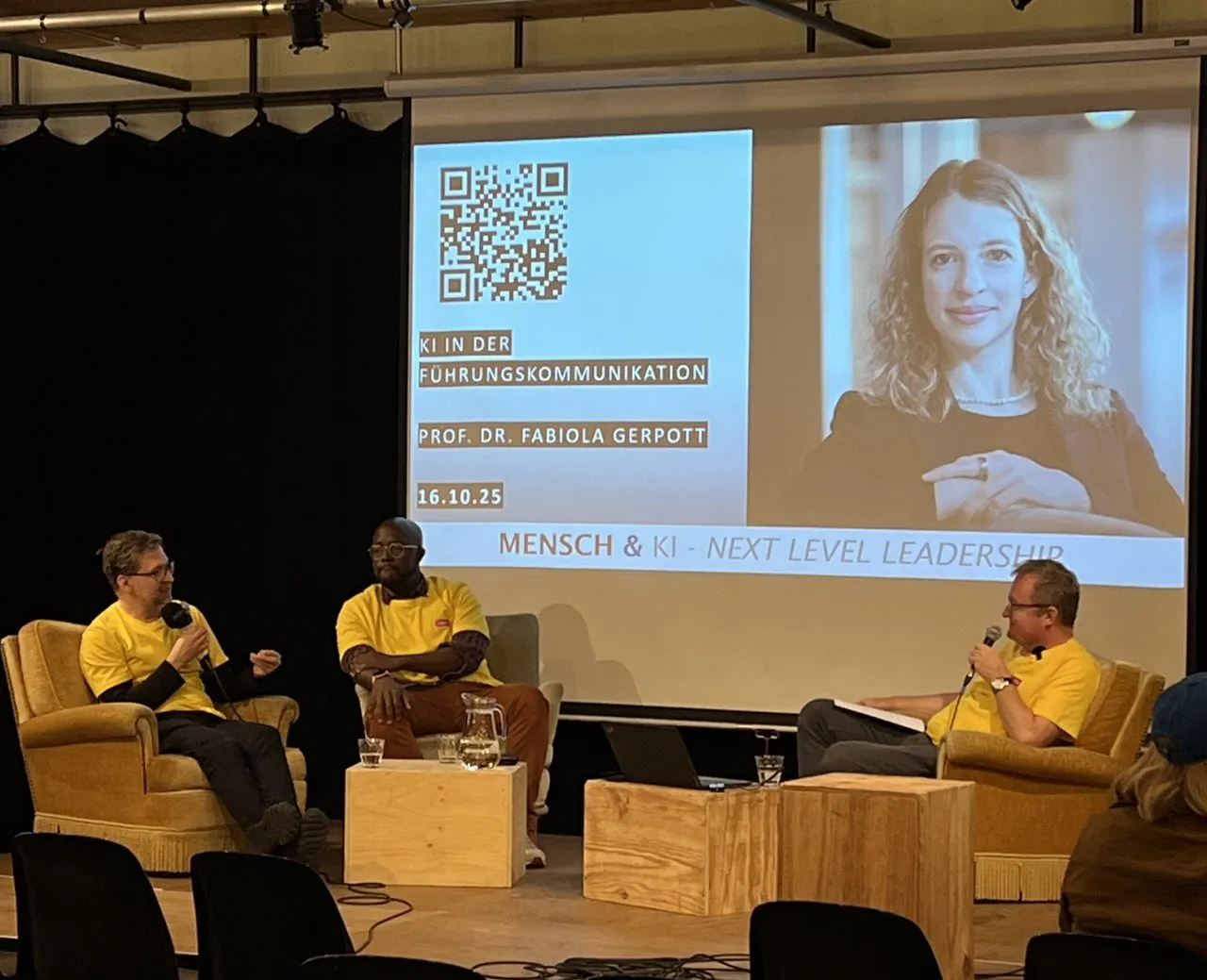 Podiumsgespräch zu Führung und KI